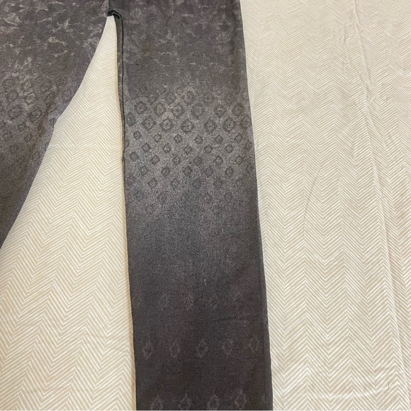 M Rena Leggings Animal Print and Geometric Print Gently Worn High Waist One Size - Picture 3 of 8